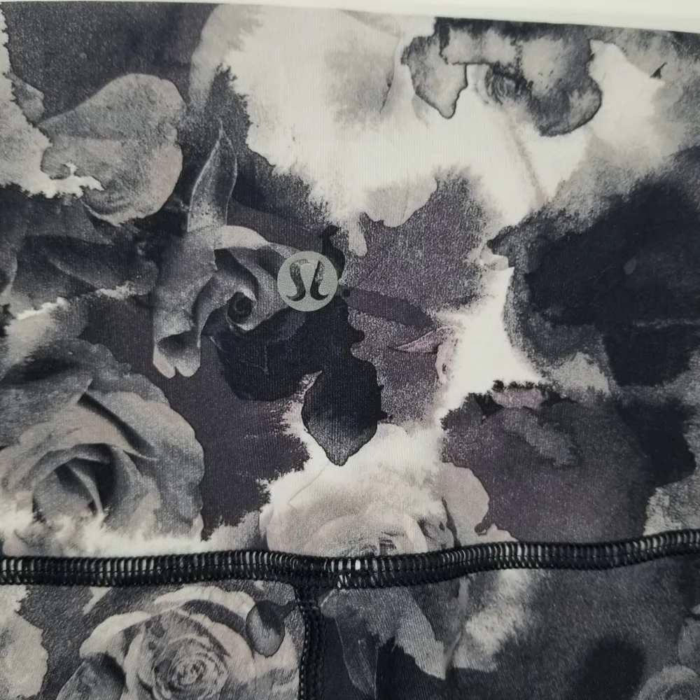 Lululemon Sz 8 Leggings High Rise Back Leg Stitch Gray Floral